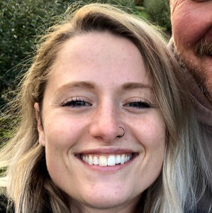 Meet your Posher, Lora